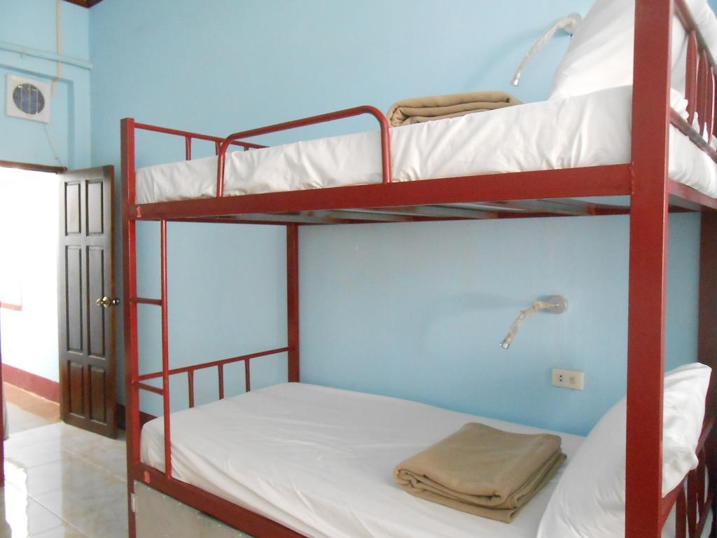 Lucky Backpacker Hostel Vientiane Quarto foto
